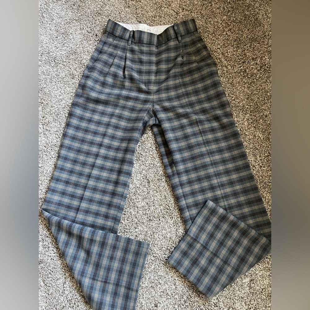 Wilfred Woman’s plaid dress pants in size 8 32” In excellent condition
